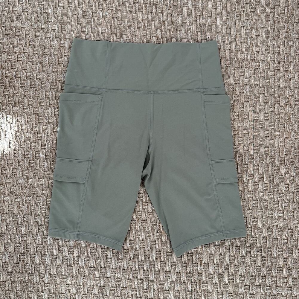 Athleta Salutation Stash Cargo 9” Shorts Women’s Size Small Green With Pockets